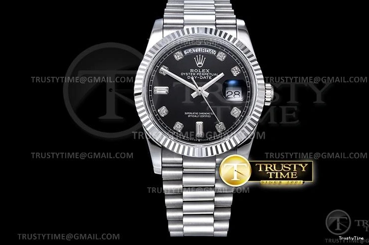 0810 RDD0220E – DayDate 36mm Functional 700